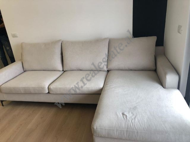 Apartament me qira prane qendres ne Tirane.
Pozicionohet ne katin e 4 te nje pallati ekzistues.&nbs Apartament me qira prane qendres ne Tirane.
Pozicionohet ne katin e 4 te nje pallati ekzistues.&nbs