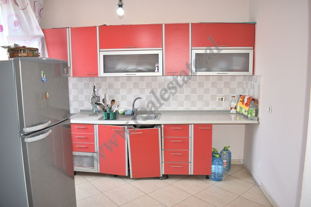 Vile me qira prane rruges Lord Bajron ne Tirane.&nbsp;
Vila ka nje siperfaqe totale prej 200 m2 dhe
