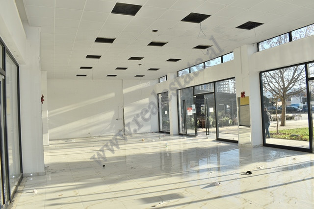 Shop space for rent in Eduart Lir Street in Tirana.
The environment is located on the ground floor 