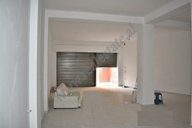 Store space for rent near 4 Deshmoret street in Tirana, Albania.
It is located on the ground floor 