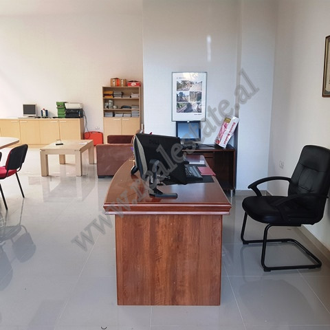 Business/office space for rent in Arkitekt Sinani street

The office is part of a new building whi
