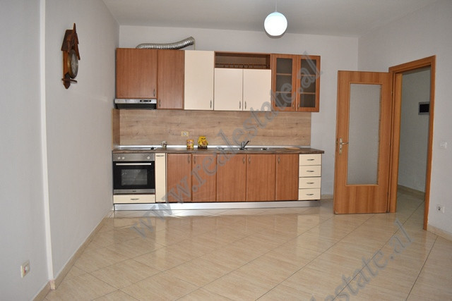 Apartament 2+1 me qira ne rrugen Eshref Frasheri &nbsp;shume prane kompleksit Vizion Plus ne Tirane.