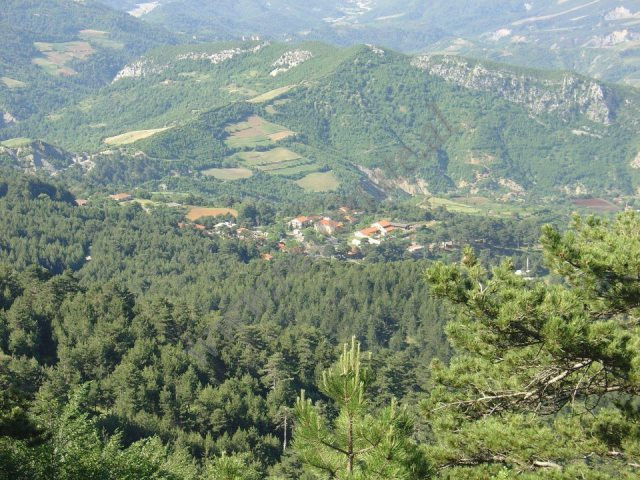 Land for sale in the touristic village of Gjinar, part of the city of Elbasan.
A surface of 600m2 i