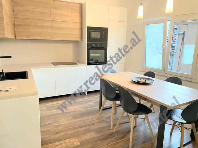 Apartament me qera ne fillimin e rruges Tafaj ne Tirane.

Ndodhet ne katin e 3-te ne nje vile 3-ka