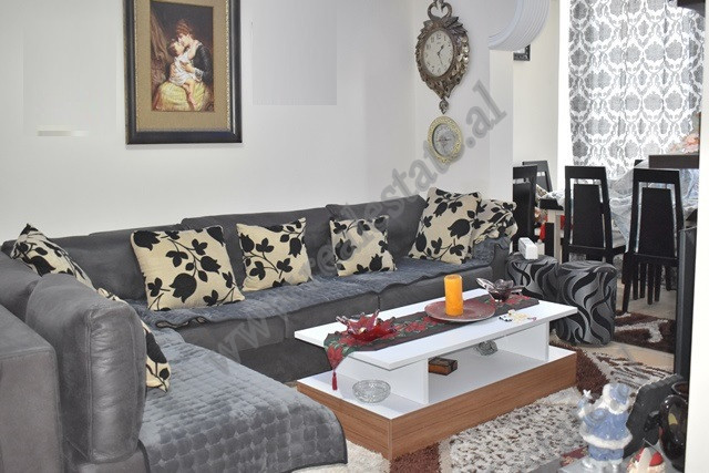 Apartament 2+1 me qira n&euml; rrug&euml;n Engj&euml;ll Mashi, Tirane.
Jepet me qira nj&euml; apart