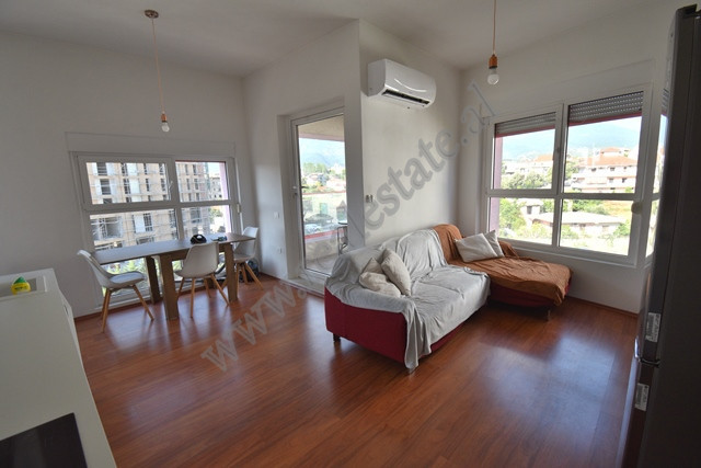Apartament 2+1 me qira te Rezidenca Mangalem ne zonen e Ali Demit, Tirane.
Pozicionohet ne katin e 