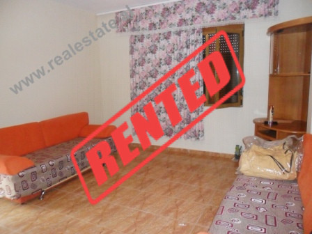 Apartament 1+1 me qera prane Zogu te Zi ne Tirane.
Apartamenti ndodhet ne katin e II, me siperfaqe 