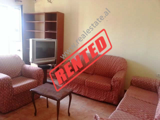 Apartament me qera perballe shkolles Harry Fultz ne Tirane.

Apartamenti pozicionohet ne katin e 5