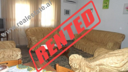 Apartament 1+1 me qera perballe Disko Calvin ne Tirane.

Apartamenti ndodhet ne nje pallat te ri, 