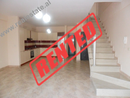 Apartament dupleks 3+1 me qera ne Rezidencen Kodra e Diellit ne Tirane.

Apartamenti ndodhet ne nj