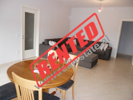 Apartament 2 + 1 me qera ne rrugen Don Bosko ne Tirane.

Apartamenti ndodhet ne katin e 4 &nbsp;te