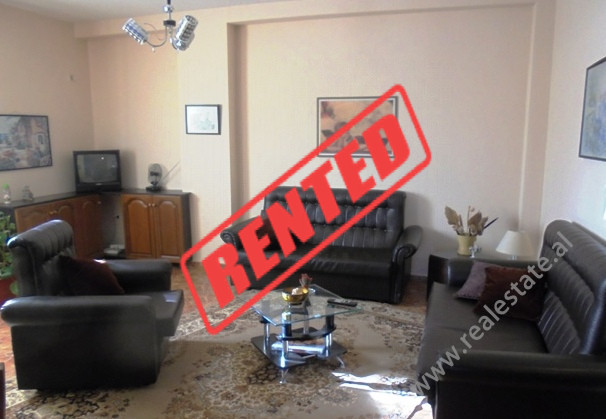 Apartament per qera ne rrugen Sulejman Delvina ne Tirane.
Apartamenti pozicionohet ne katin e 3-te 