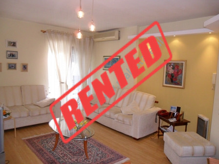 Apartament me qera ne rrugen e Bogdaneve ne Tirane.

Pozicionohet ne katin e 3-te ne nje pallat te