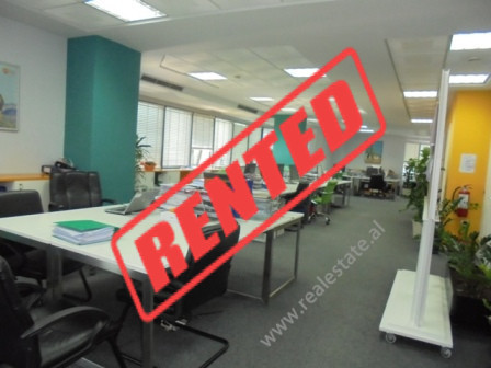 Office for rent in Tirana, in Deshmoret e Kombit Boulevard.

The office is situated in a business 