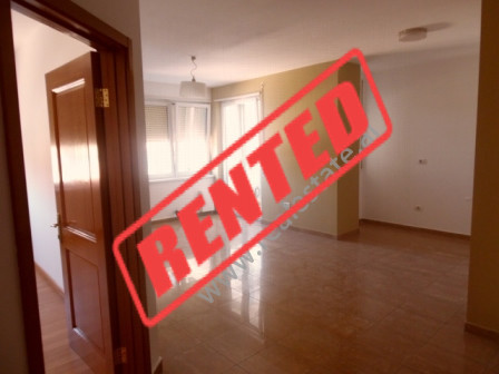 Apartament per zyre me qera ne rrugen Reshit Collaku ne Tirane.

Apartamenti ndodhet ne katin e 3-