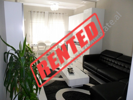 Apartament modern me qera ne krah te bulevardit Bajram Curri ne Tirane.

Ndodhet ne katin e 8-te n