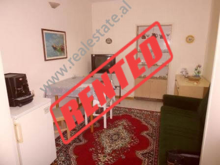 Apartament 2+1 me qera ne rrugen Pjeter Budi shume afer liceut, ndodhet ne katin e 2 te nje pallati 