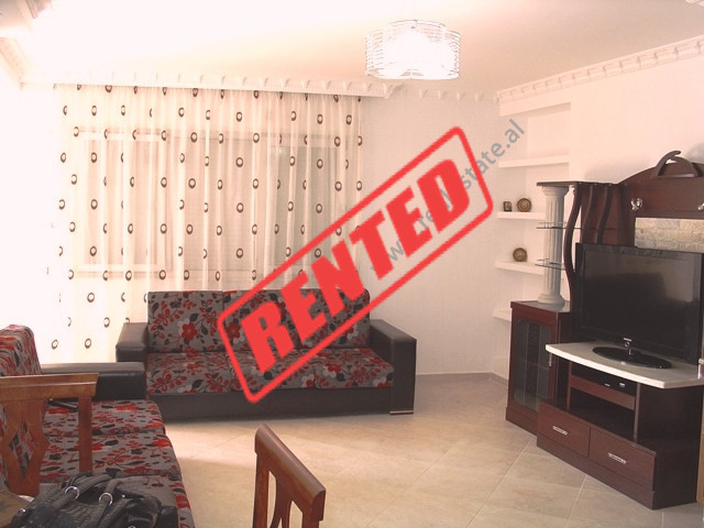 Apartament 2+1 me qera ne rrugen Veli Dedi afer unazes se re.

Apartamenti pozicionohet ne katin e