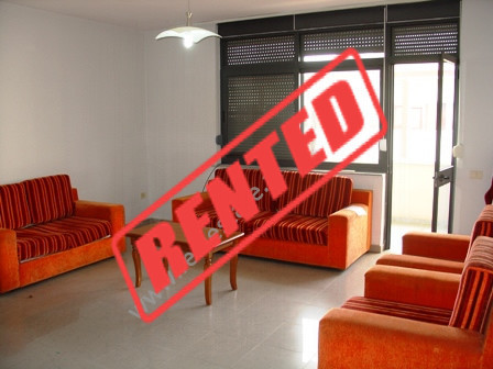 Apartament 2+1 me qera prane Fakultetit te Shkencave ne Tirane.

Ndodhet ne katin e 4-te ne nje pa