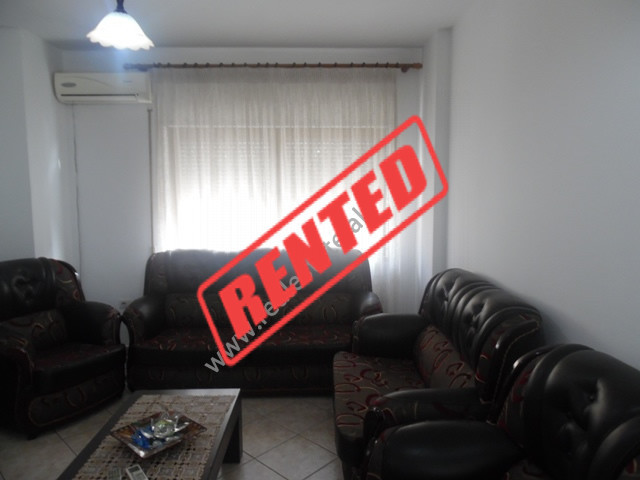 Apartament 1+1 me qera pas Big Market ne rrugen Myslym Shyri ne Tirane.

Apartamenti ndodhet ne ka