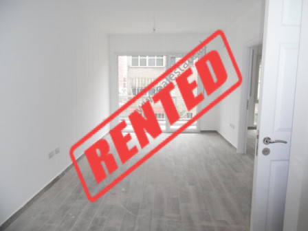 Apartament 1+1 me qera afer fushes se &nbsp;Ali Demit ne Tirane.

Apartamenti ndodhet ne katin e d