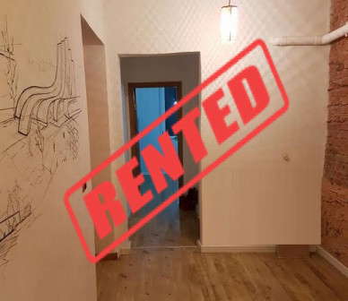 Apartament 1+1 per qera ne rrugen e Durresit ne Tirane.

I pozicionuar ne katin e dyte te nje pall