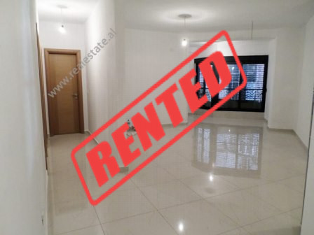 Apartament 2+1me qera&nbsp; ne rrugen Petro Nini Luarasi ne Tirane.

Pozicionohet ne katin e 5-te 