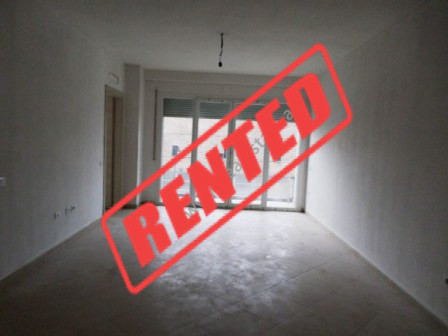 Apartament per zyra ne qera prane qendres tregtare Ring ne Tirane.

Apartamenti ndodhet ne katin e