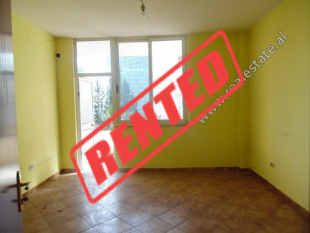 Apartament 4+1 me qera&nbsp; ne rrugen e Elbasanit ne Tirane

Apartamenti ndodhet ne katin e 3-te 