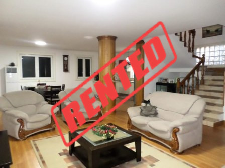 Vile per zyra me qera prane rruges Fortuzi ne Tirane.

Vila eshte 90 m2 e brendshme dhe 250 m2 obo