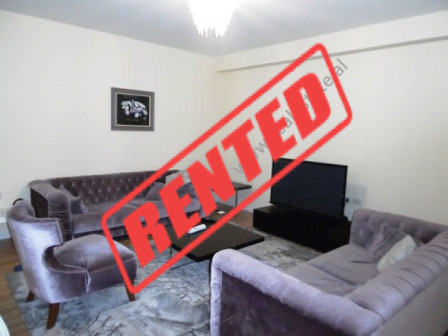 Apartament me qera prane Liqenit Artificial ne Tirane.
Apartamenti ndodhet ne katin e trete te nj Apartament me qera prane Liqenit Artificial ne Tirane.
Apartamenti ndodhet ne katin e trete te nj