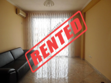 Apartament 2+1 me qera ne rrugen Peti ne Tirane.

Apartamenti ndodhet ne katin e dyte te nje palla