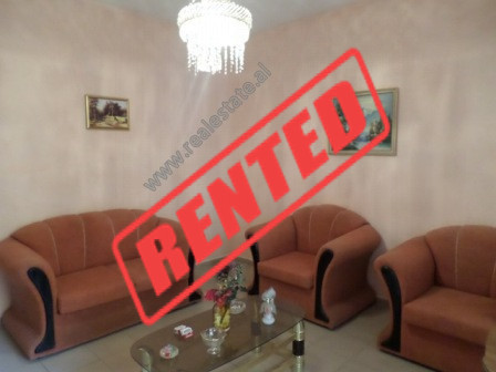 Apartament 2+1 me qera afer rruges se Bogdaneve ne Tirane.

Apartamenti ndodhet ne katin e 2-te te