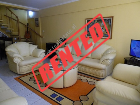 Apartament dupleks me qera ne rrugen Urani Pano ne Tirane.

Ndodhet ne katin e dyte te nje pallati