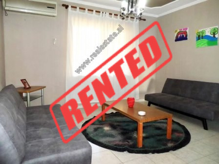 Apartament 2+1 me qera ne rrugen e Kavajes ne Tirane.

Ndodhet ne katin e pare te nje pallati te v