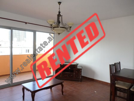 Apartament 3+1 me qera ne rrugen Emil Legrand, ne zonen e 21 Dhjetorit ne Tirane.

Ndodhet ne kati