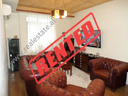 Apartament 2+1 me qera ne rrugen Bill Klinton, prane qendres Kristal dhe Komunes se Parisit, ne Tira