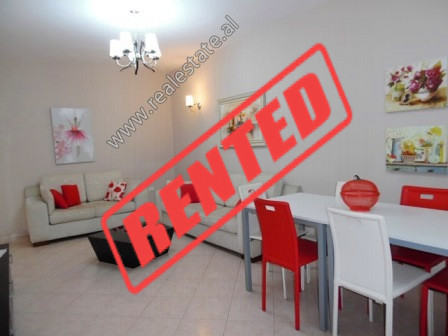 Apartament 2+1 me qera shume prane rruges se Kavajes ne Tirane.

Ndodhet ne katin e 3-te te nje pa