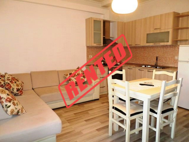 Apartament 2+1 me qera&nbsp; ne Bulevardin Bajram Curri ne Tirane.

Shtepia ndodhet ne katin e 2-t