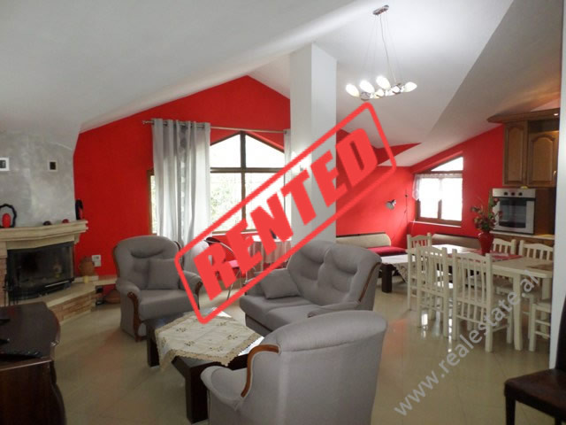 Apartament 3+1 prane rruges se Elbasanit ne Tirane.

Apartamenti ndodhet ne katin e trete te nje v