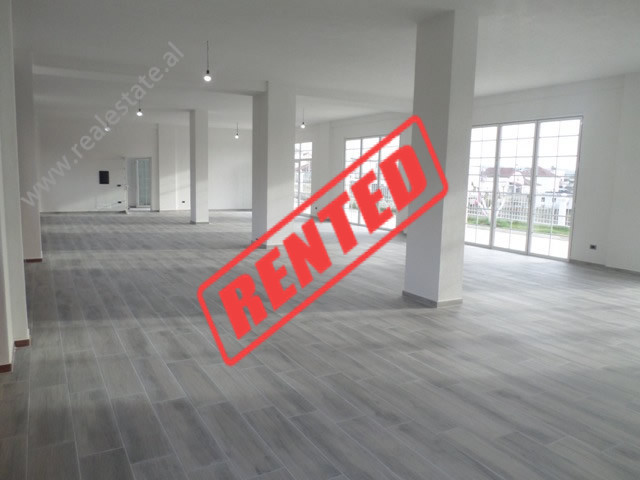 Warehouse for rent on the ground floor of a 4-story building in Paskuqani area in Tirana.

The tot