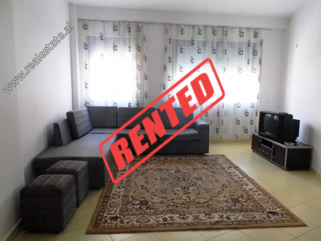 Apartament 2+1 me qera ne rrugen Selita e Vjeter ne Tirane.

Ndodhet ne katin e 2-te te nje pallat