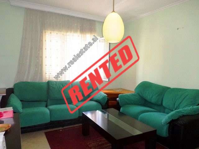 Apartament 1+1 me qera prane Bulevardit Bajram Curri ne Tirane.

Ndodhet ne katin e 3-te te nje pa