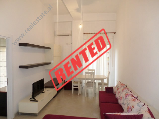 Apartament 1+1 me qera prane Qendres Kristal, ne rrugen Bill Klinton ne Tirane.

Ndodhet ne katin 