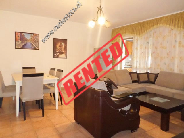 Apartament 2+1 me qera ne rrugen Sulejman Pasha ne Tirane.

Ndodhet ne katin e 2-te ne nje pallat 