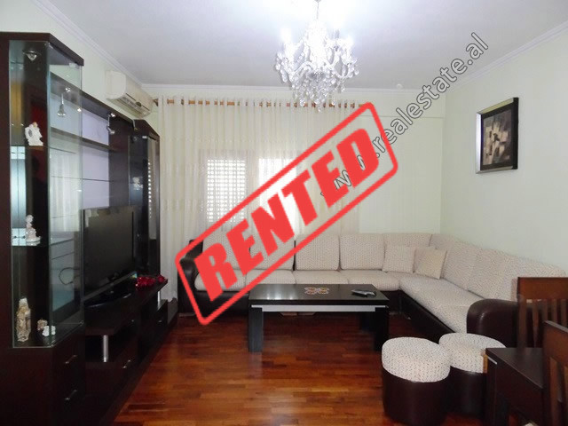 Apartament 2+1 me qera ne rrugen Eshref Frasheri ne Tirane.

Ndodhet ne katin e 5-te te nje pallat