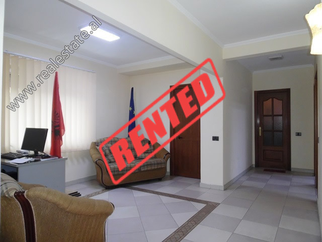 Office space for rent in Fortuzi Street in Tirana.

It is located on the 2nd floor of an old build
