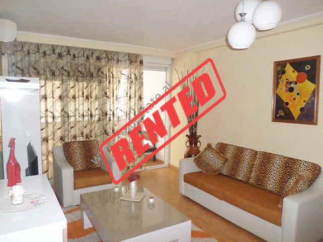 Apartament 2+1 me qera te Ish Ekspozita, ne rrugen Nikolla Jorga ne Tirane.

Ndodhet ne katin e 3-