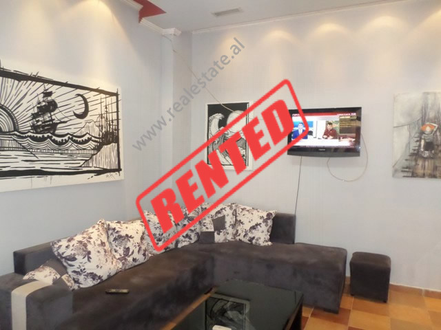 Apartament 1+1 me qera prane rruges Myslym Shyri, ne rrugen Him Kolli ne Tirane.

Ndodhet ne katin