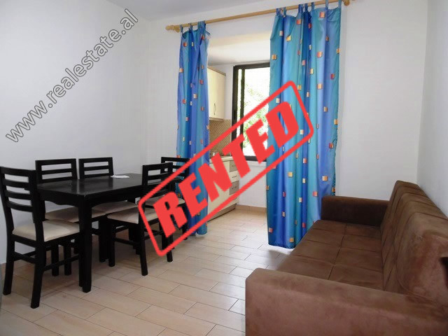 Apartament 2+1 me qera ne rrugen Vangjush Furxhi ne Tirane.

Ndodhet ne katin e 4-te te nje pallat